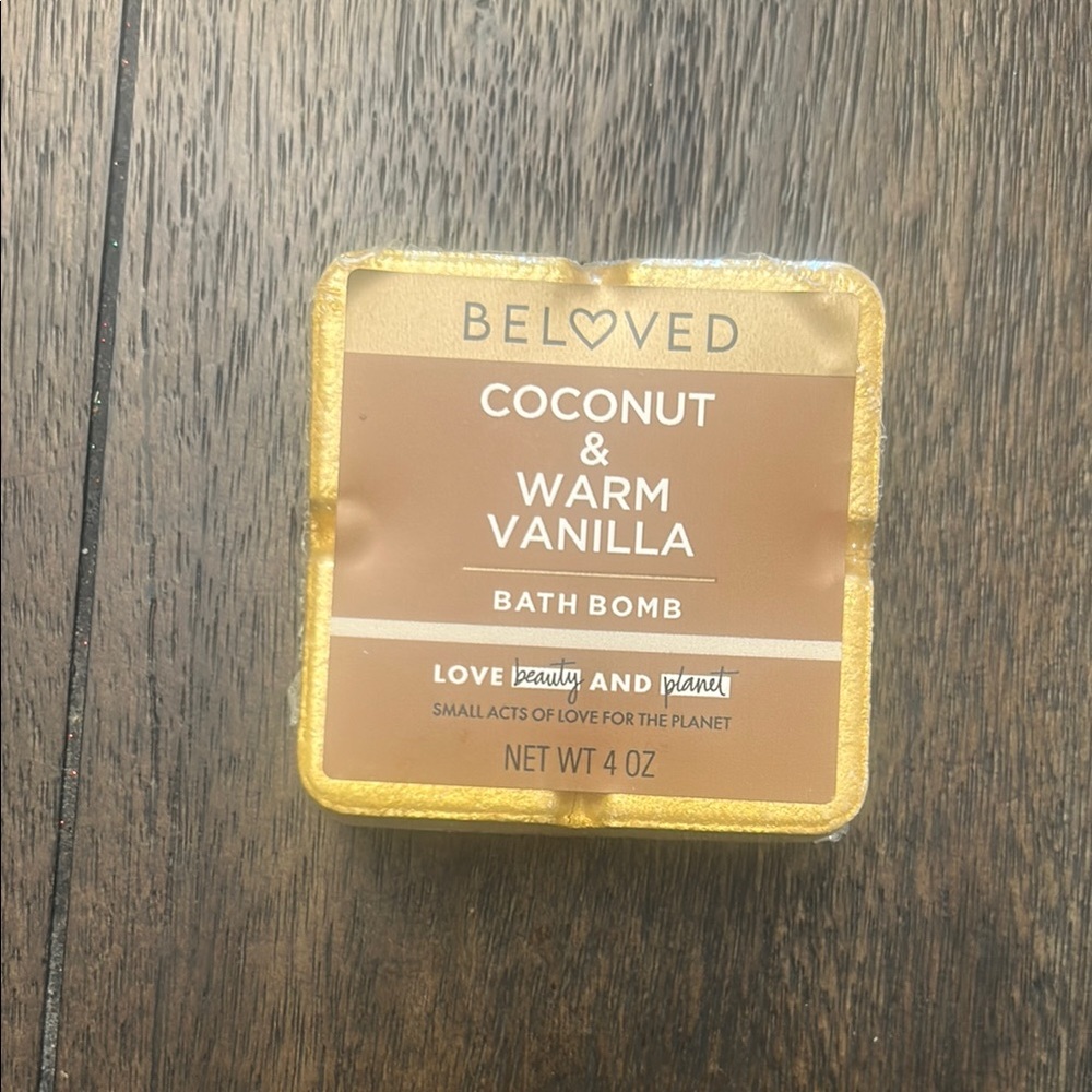 Coconut & Warm Vanilla Bath Bomb